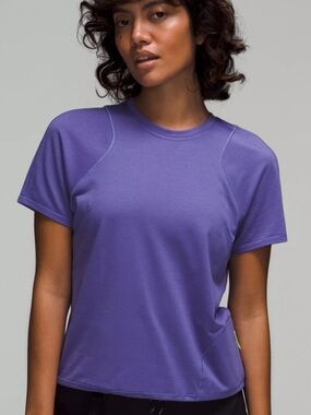 EUC Lululemon Lightweight cinched hem hiking tshirt size 8
